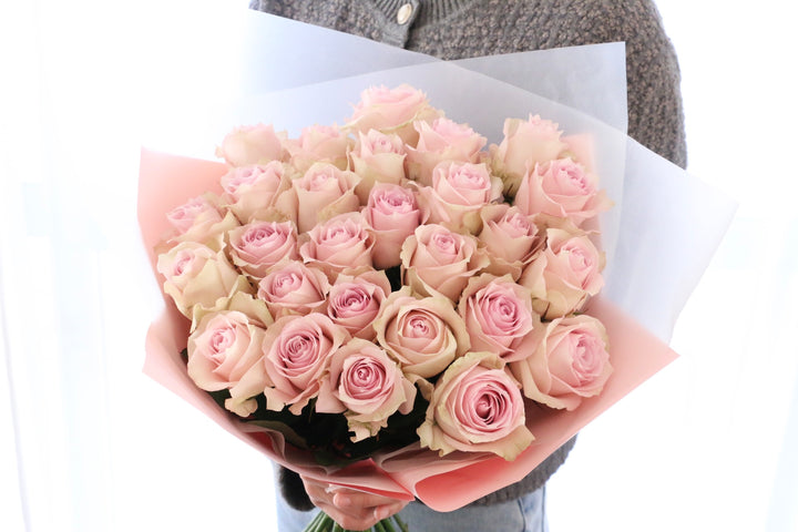 27本のピンク色のバラの花束-深い愛