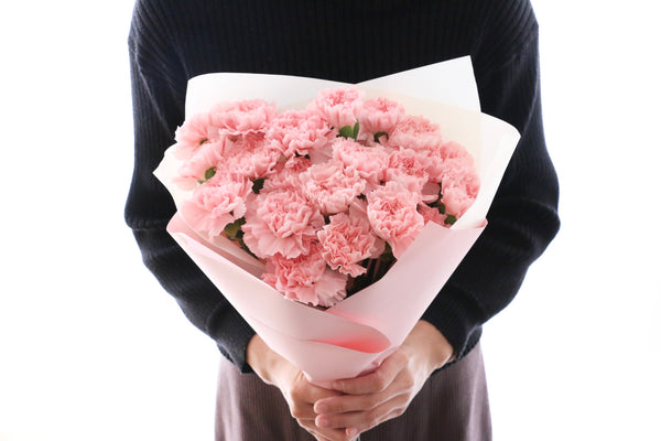 ピンクのカーネーションの花束（20本）