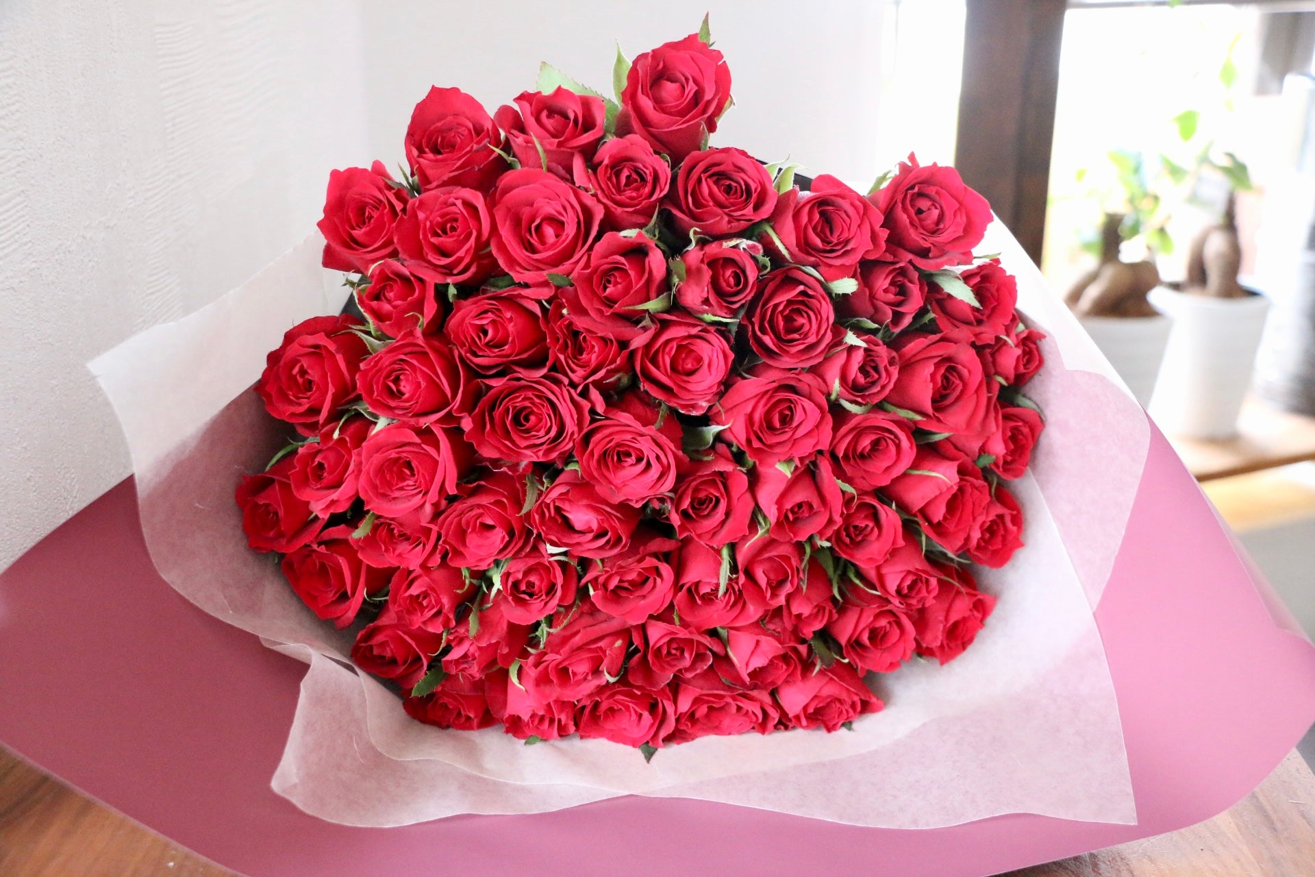 赤い薔薇 還暦祝い】60本の赤いのバラの花束-永遠の愛 – 花・花束の通販サイト