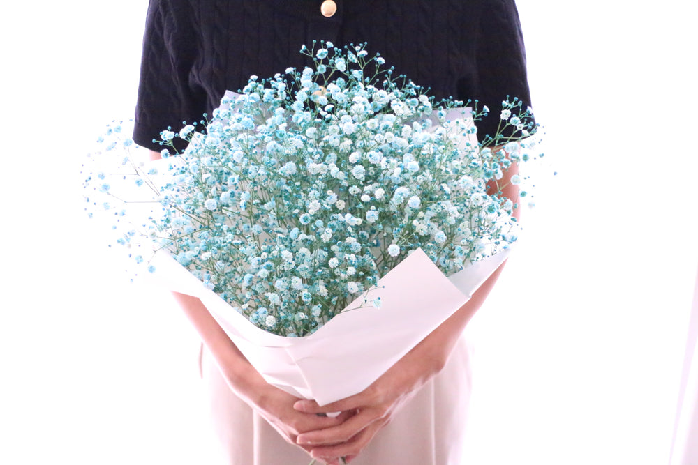 水色のカスミソウ（かすみ草）の花束 3,500円