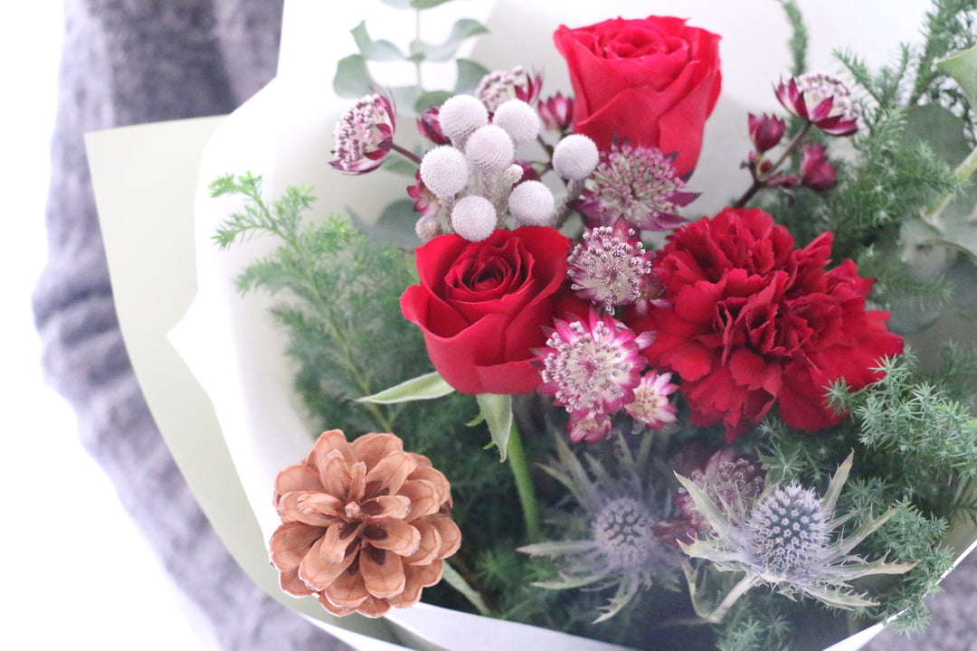 クリスマスの赤いバラ入り花束　Sサイズ　3,500円