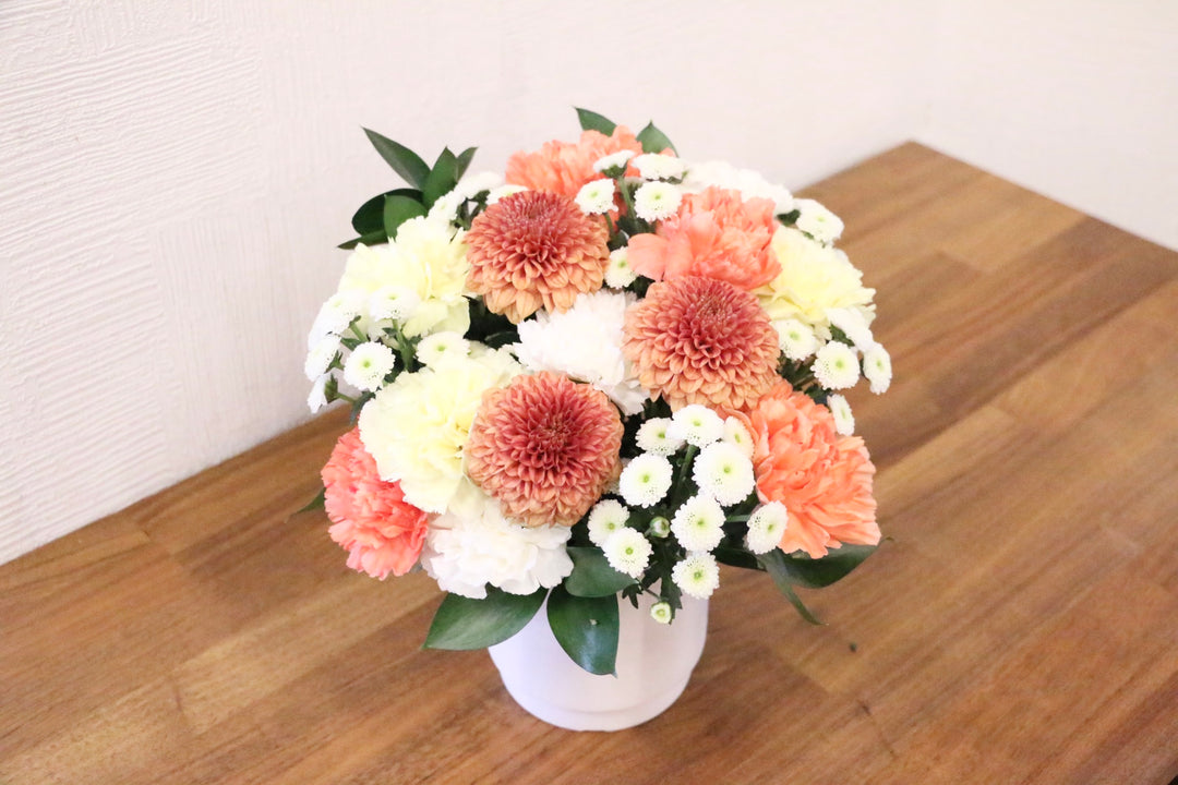 【供花】白色・黄色・オレンジ色のお供えアレンジメント 7,000円