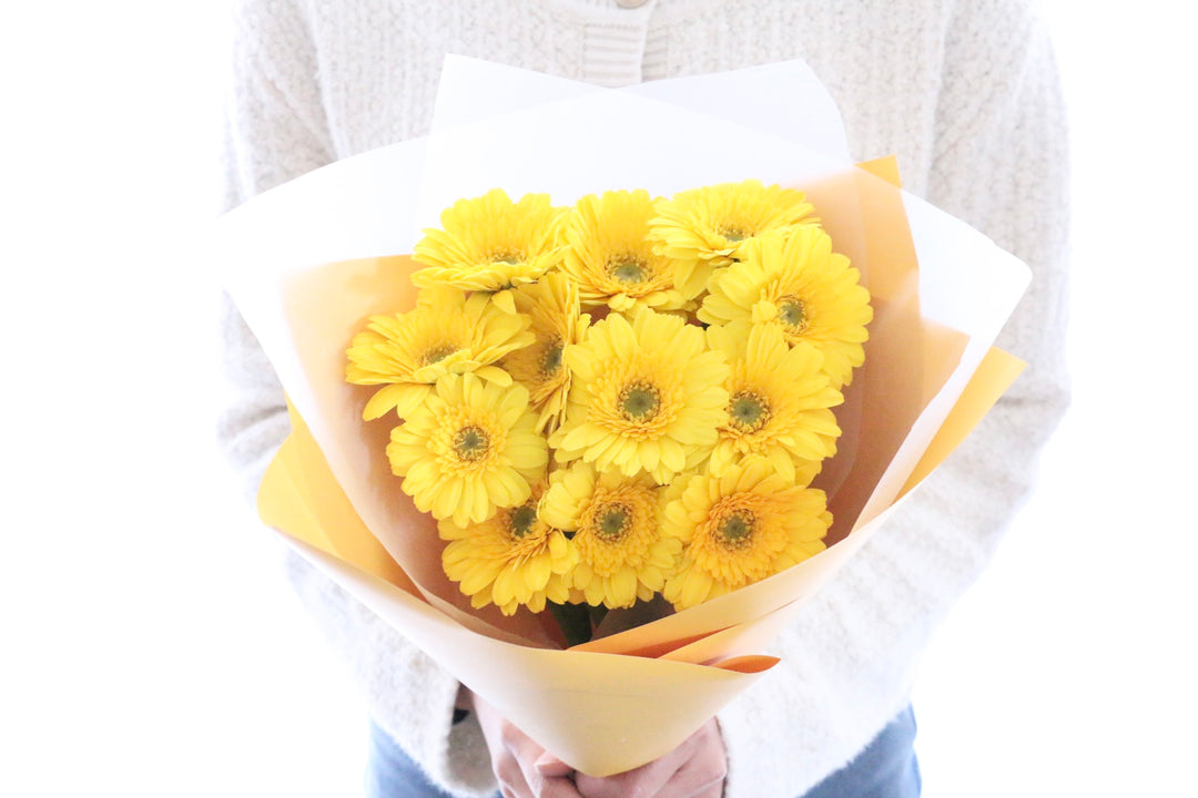 黄色のガーベラの花束（12本）-私の妻になってください