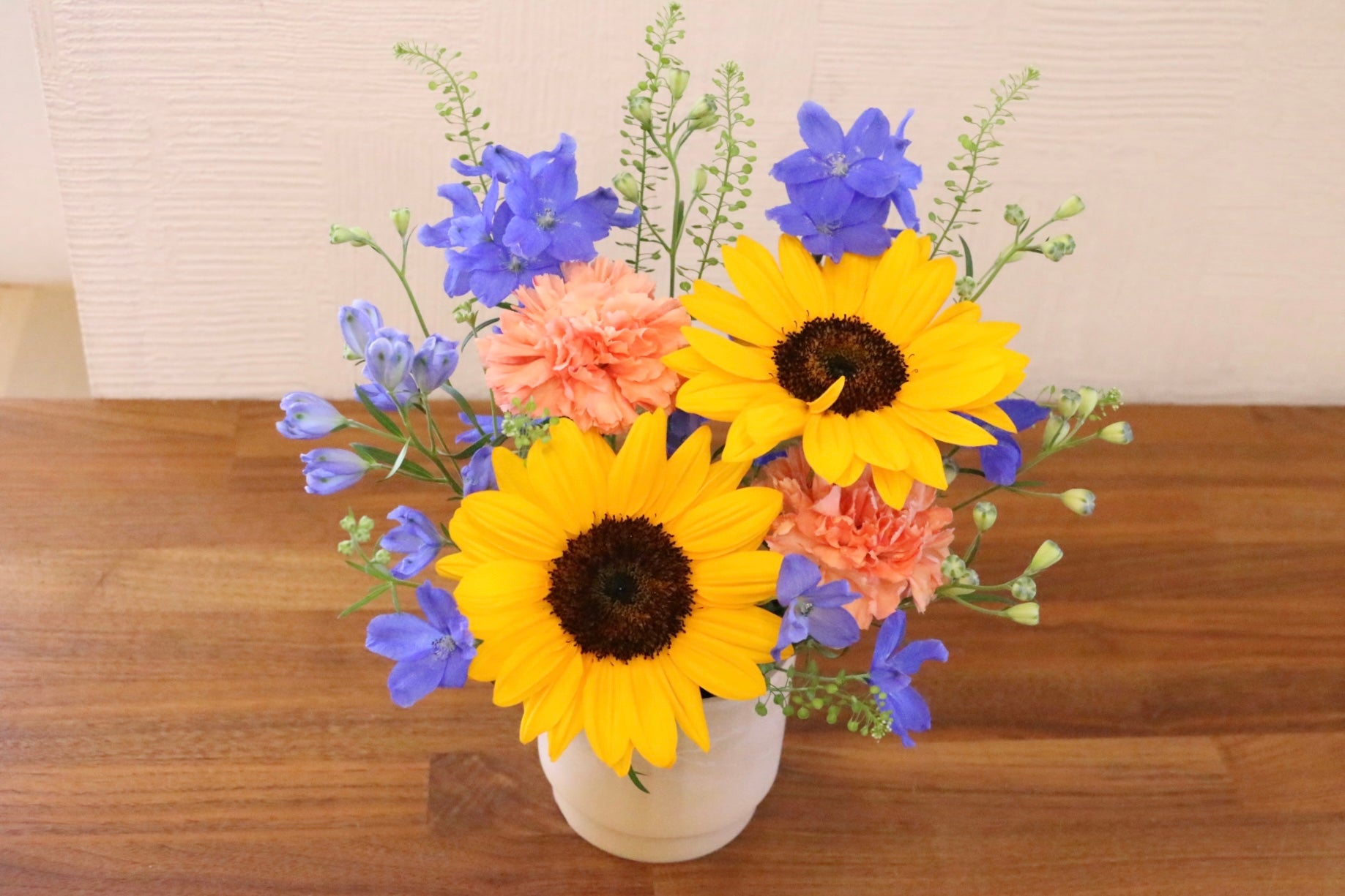 造花アレンジメント　黒バラ•ひまわり 父の日限定】ひまわり入りのアレンジメント Sサイズ – 花・花束の通販