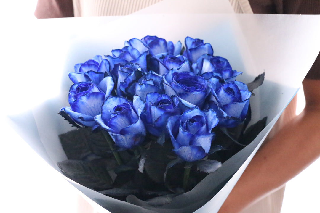 14本の青いバラの花束