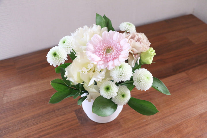【供花】白色・ピンク色のお供えアレンジメント 3,000円