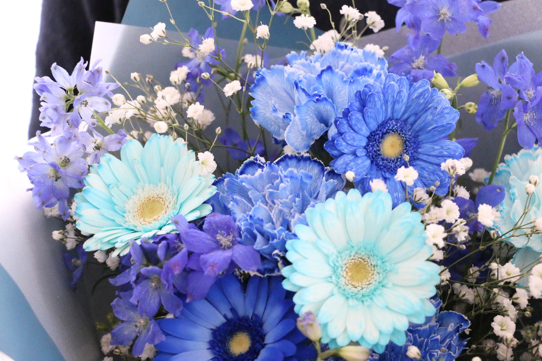 カスミソウ入り水色・青・白の花束 5,000円