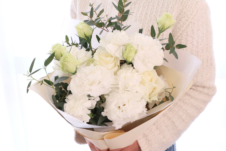 白・グリーンの花束 6,000円