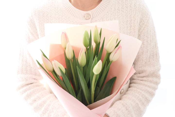 淡いピンクのチューリップの花束（10本）