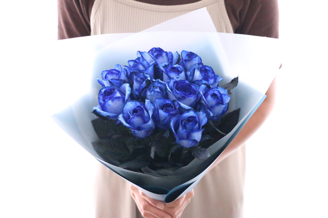 14本の青いバラの花束