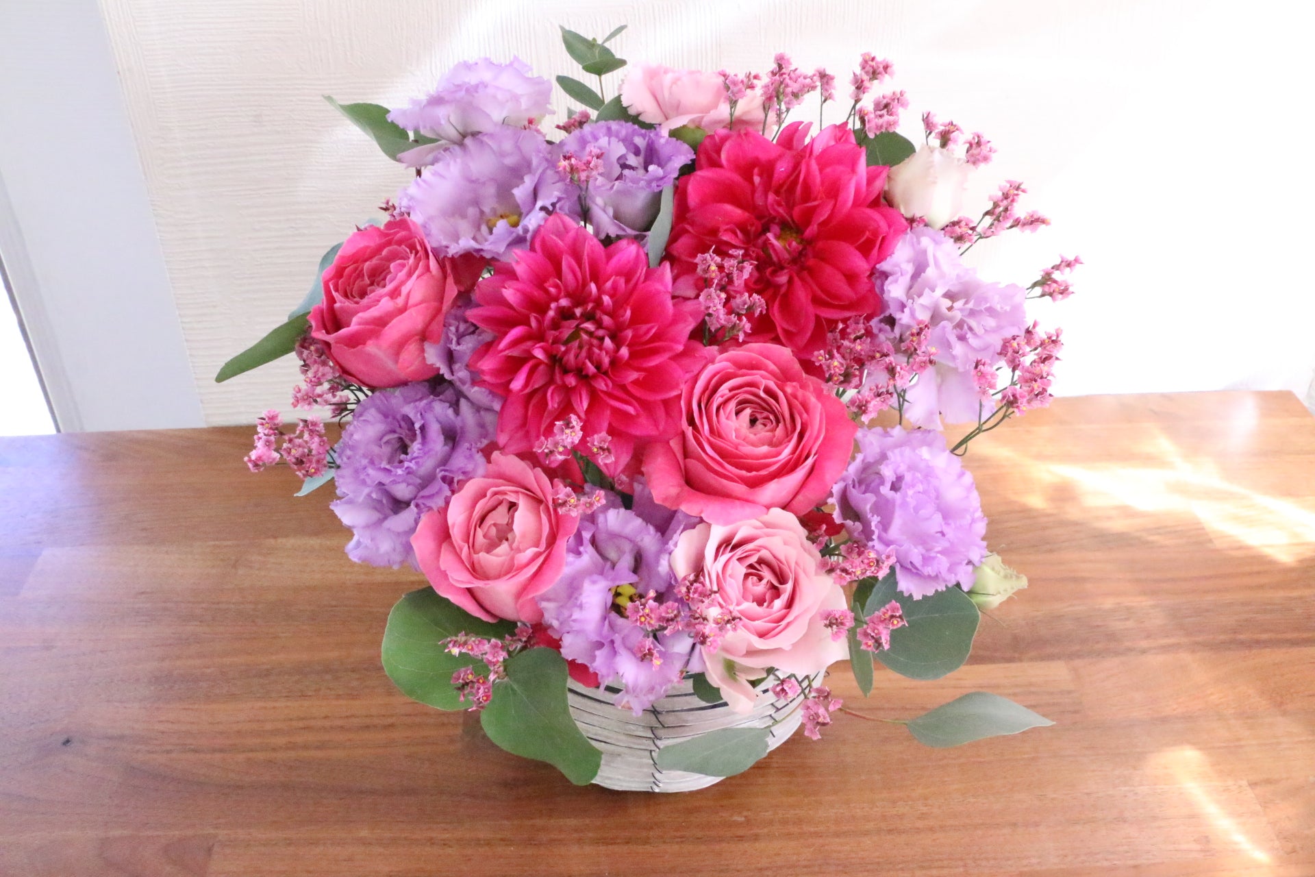 紫・ピンクのアレンジメント 9,000円 – 花・花束の通販サイト｜HanaTaku