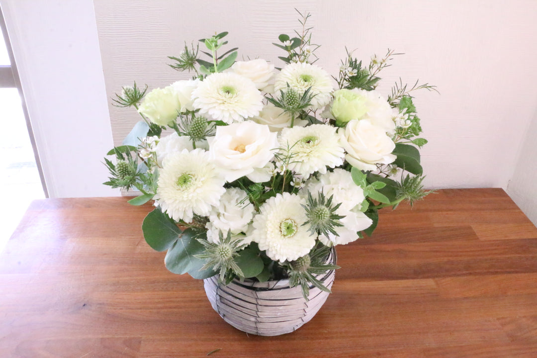 白・グリーンのアレンジメント 12,000円