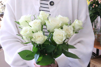 白いバラの花束（10本）
