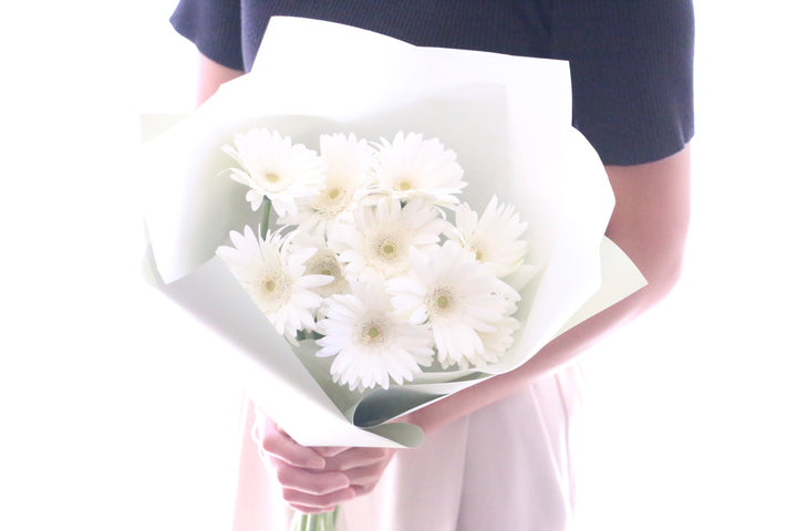 白色のガーベラの花束（10本）