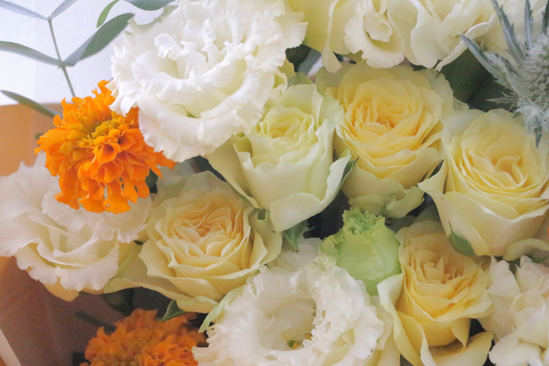 黄色バラ入りの花束 Mサイズ 8,000円
