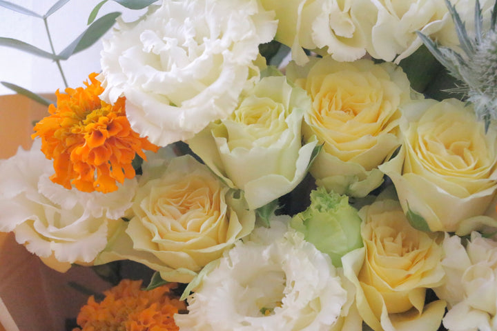 黄色バラ入りの花束 Mサイズ 8,000円