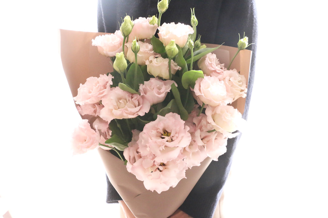 ピンク色のトルコキキョウの花束（8本）