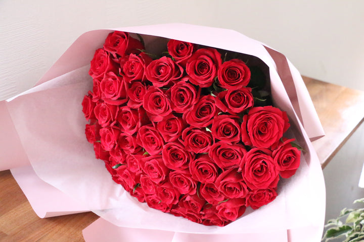 50本の赤いバラの花束