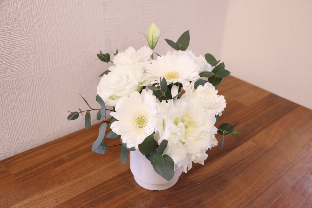 【供花】白色・グリーンのお供えアレンジメント 3,000円