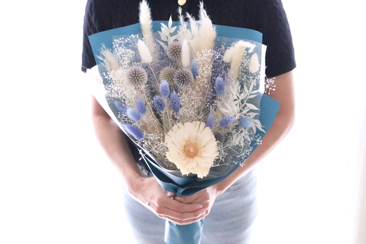 青系のドライフラワーの花束 Mサイズ　5,000円