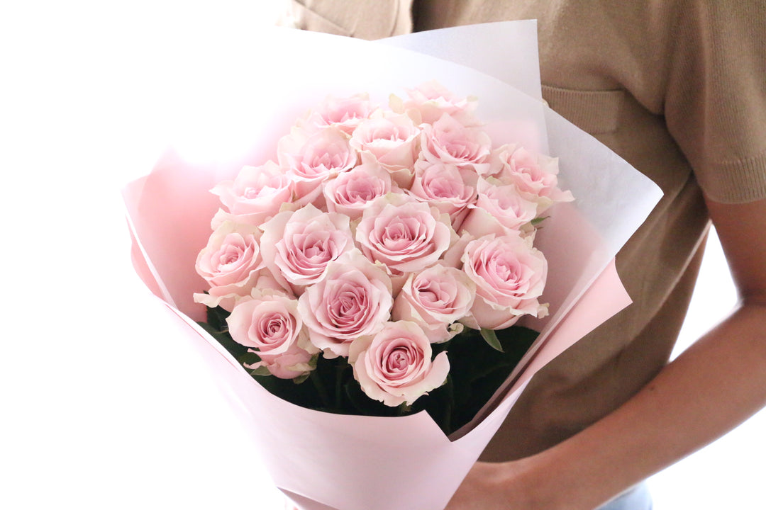 18本のピンク色のバラの花束