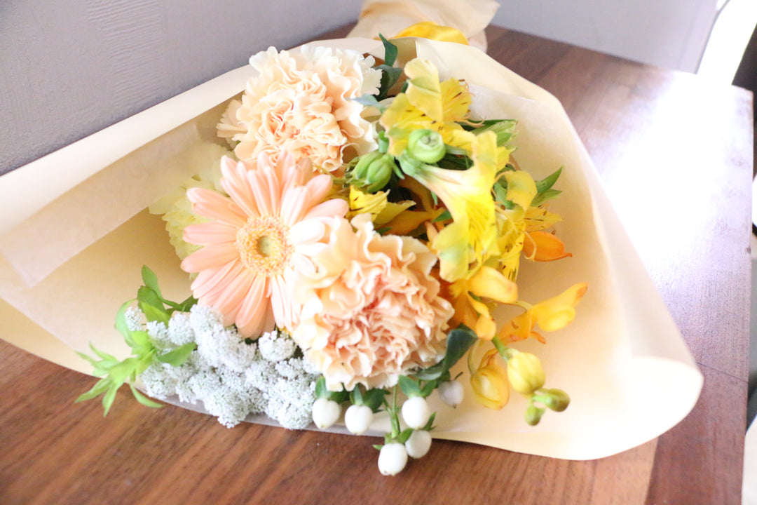 黄色・オレンジの花束　3,000円サイズ