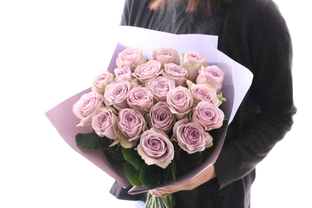 紫色のバラの花束（20本）
