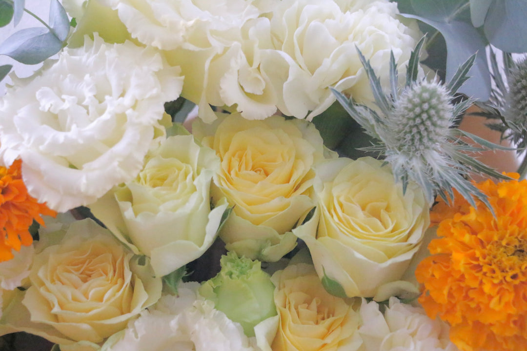 黄色バラ入りの花束 Mサイズ 8,000円