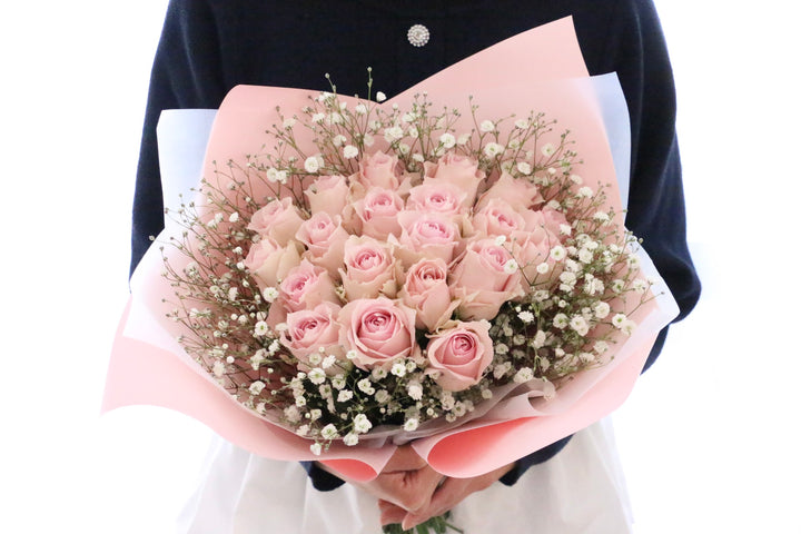 ピンク色バラとカスミソウの花束（20本）