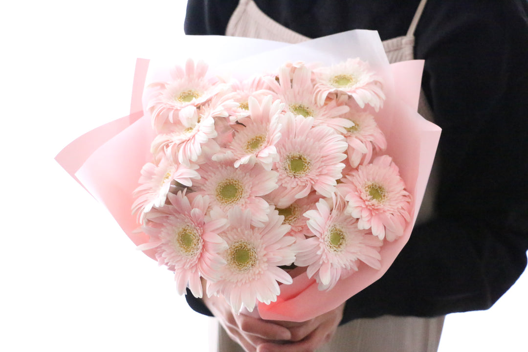 ピンク色のガーベラの花束（20本）-真心あるのみ