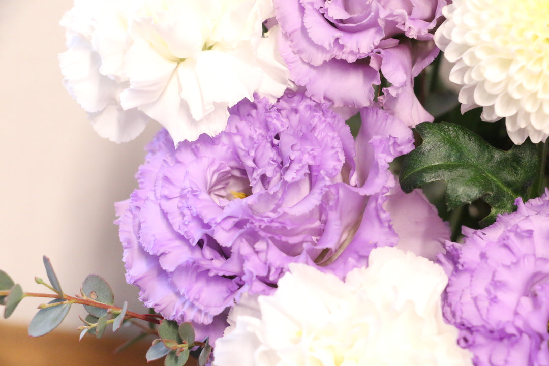 【供花】白色・紫色のお供えアレンジメント 9,000円