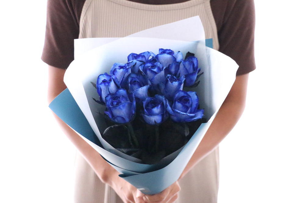 11本の青いバラの花束