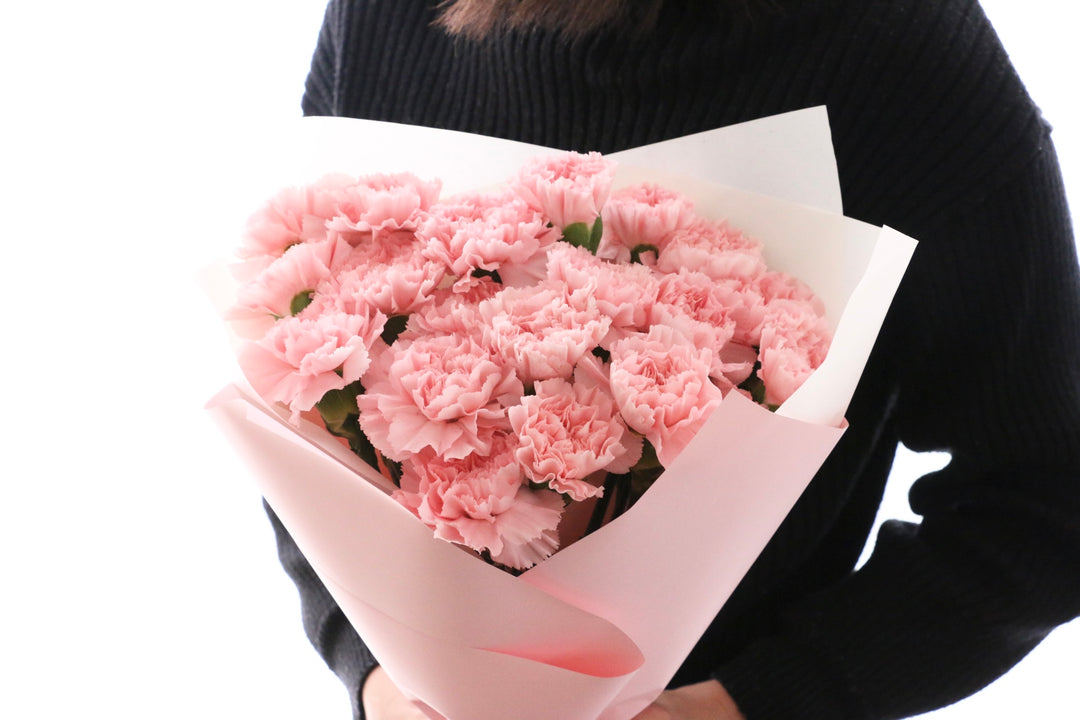 ピンクのカーネーションの花束（20本）