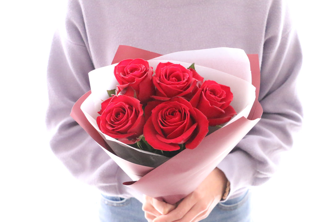 5本の赤いバラの花束-あなたに出会えて心から嬉しいです