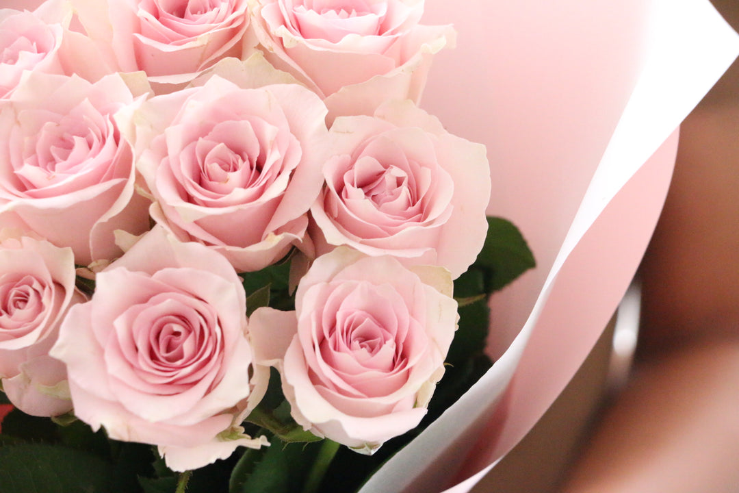 9本のピンク色のバラの花束