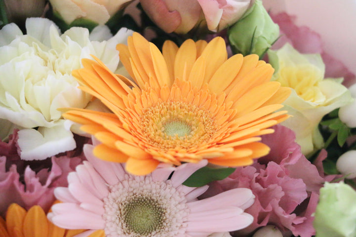 ピンク・黄色の花束  9,000円