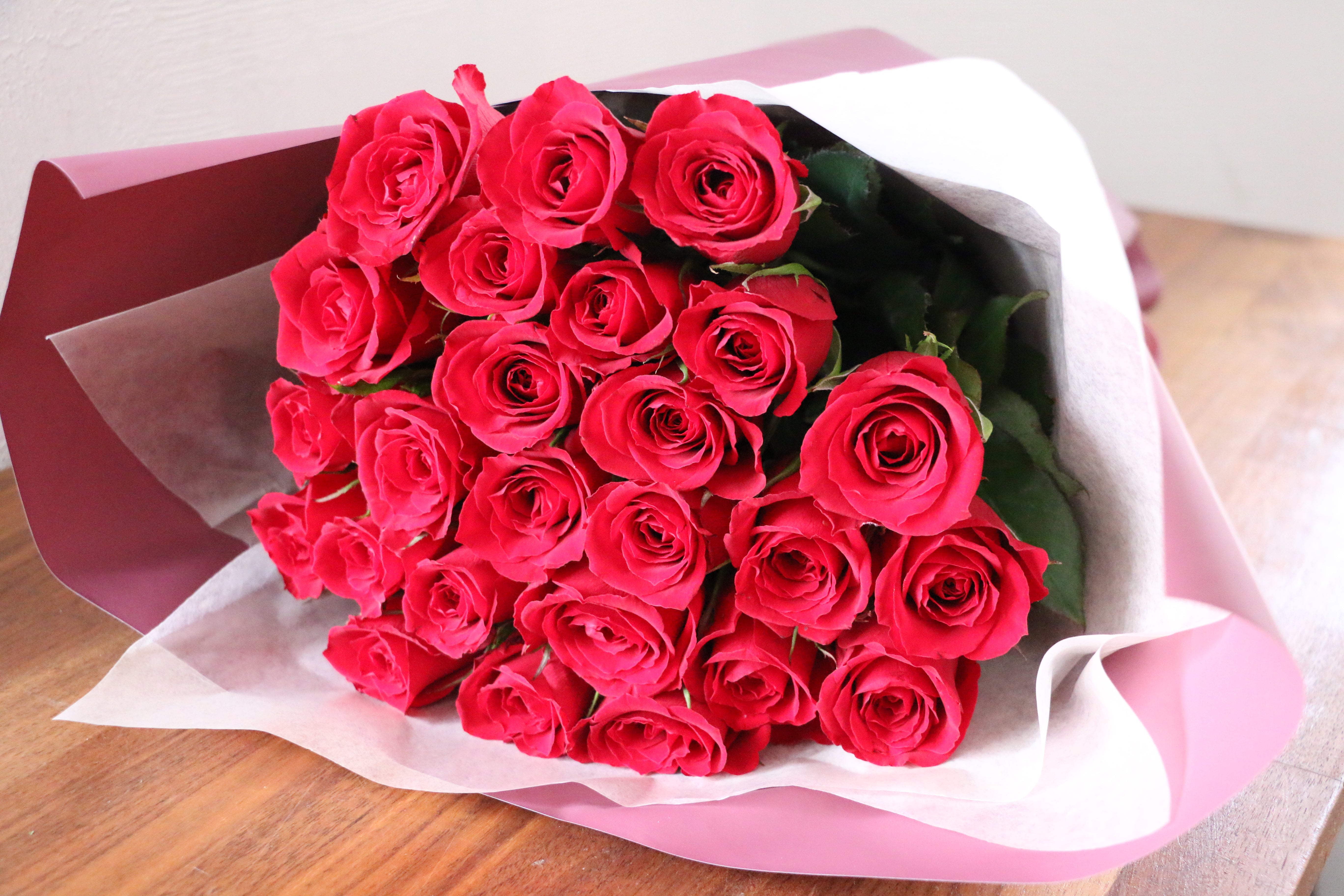 25本のバラの豪華な造花です 25本のバラの花束-あなたの幸せを祈っています – 花・花束の通販サイト