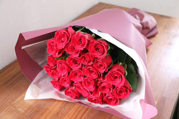 24本の赤いバラの花束-1日中あなたを思っています