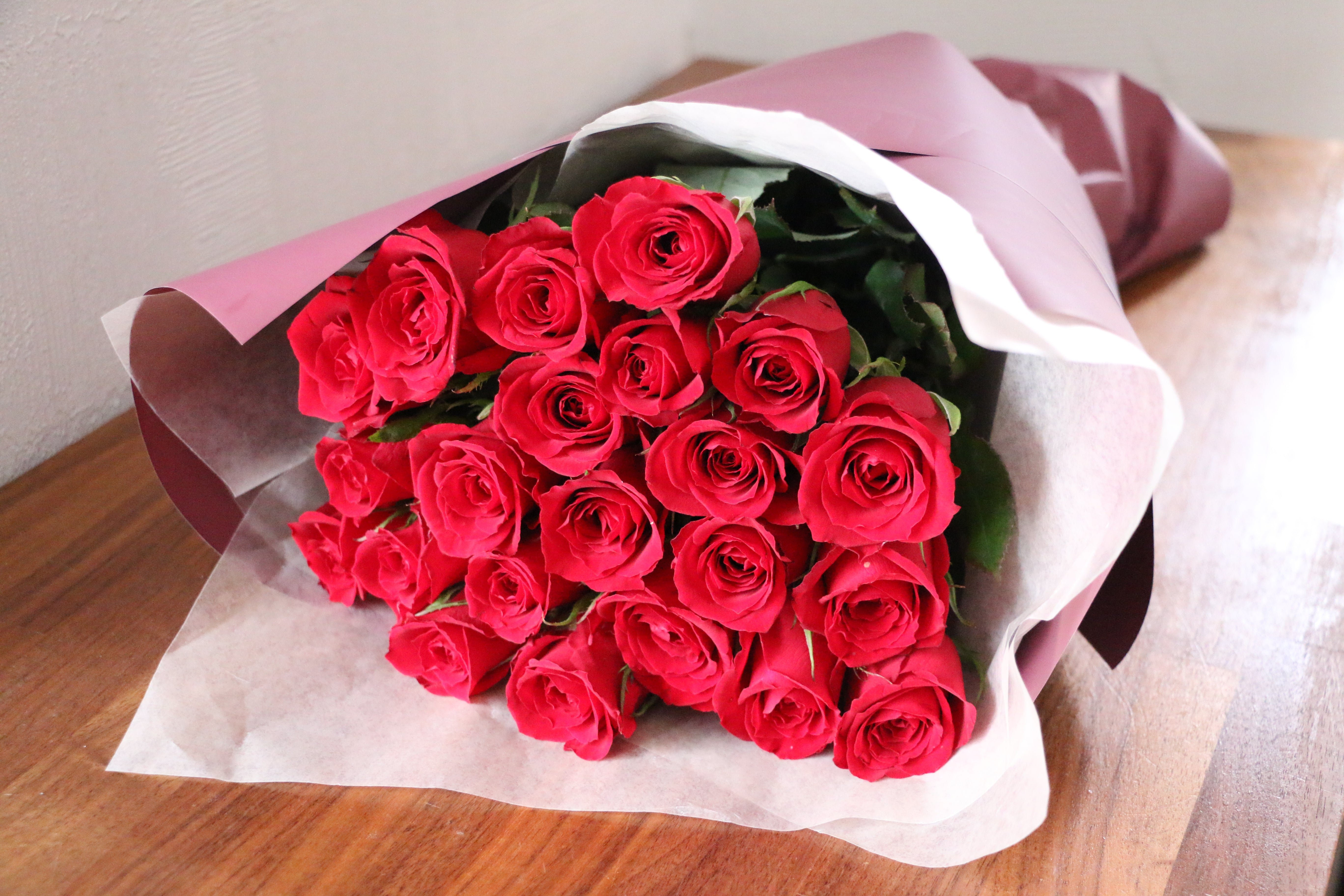 22本の赤いバラの花束-あなたの幸運を祈ります – 花・花束の通販サイト
