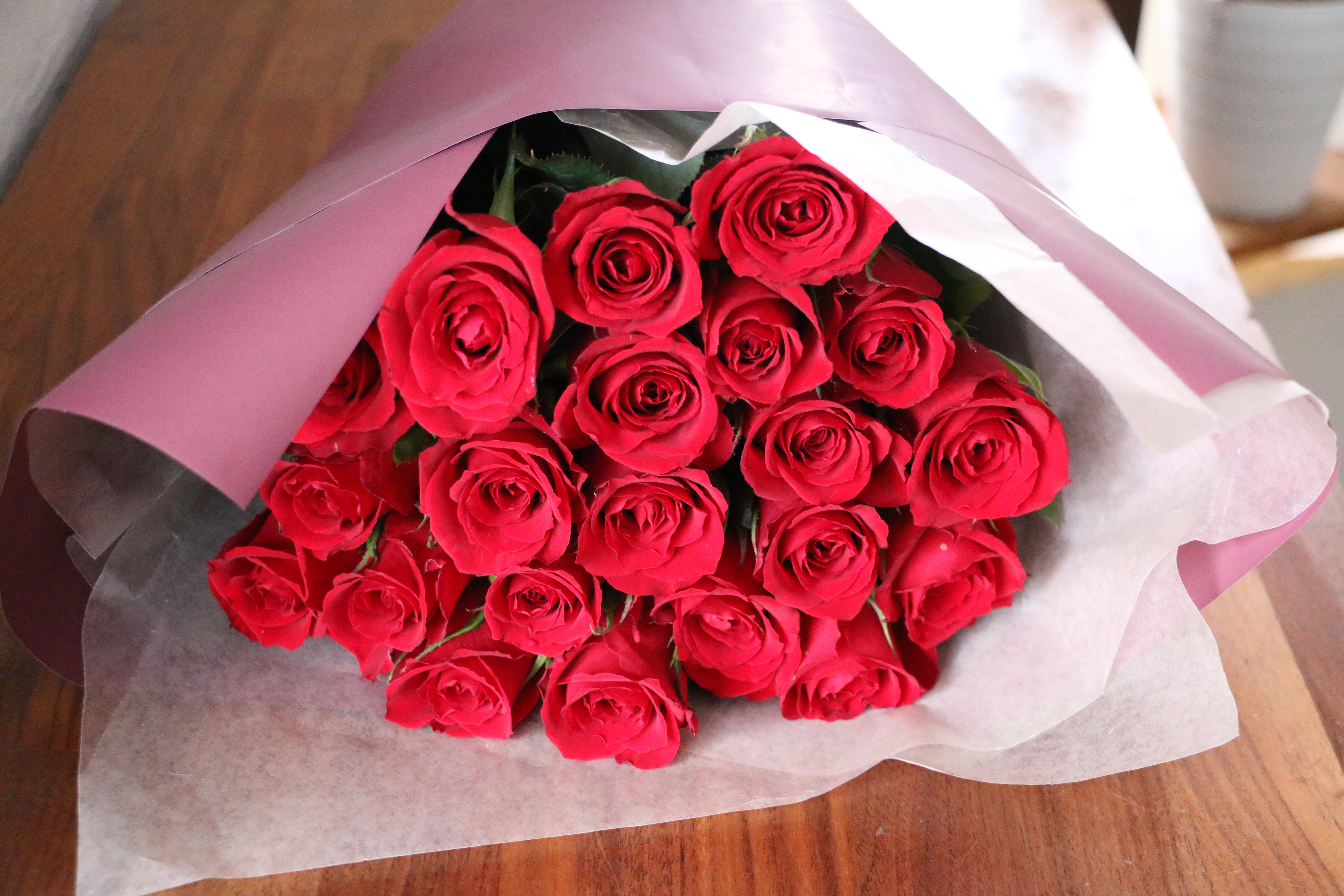薔薇 21本の赤いバラの花束-あなただけに尽くします – 花・花束の通販サイト